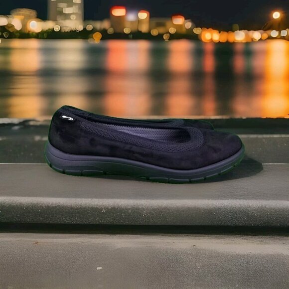 ✅STRIVE Womens Back Pain Relieving Slip On Flats HAMPTON Size 10 BLACK Leather - Picture 1 of 10